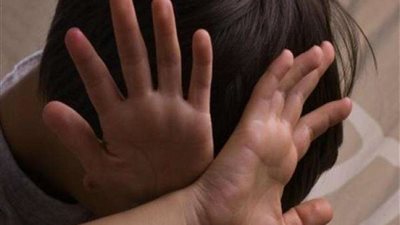 أخصائية نفسية: العنف الجسدي يزيد العناد عند الأطفال.. فيديو