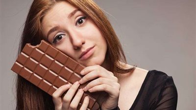 تنشط هرمونات السعادة.. تعرف على فوائد الشيكولاتة