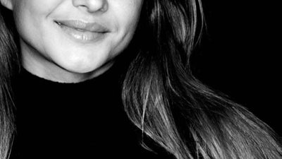 نيللي كريم  تستقر علي  اسم عملة نادرة لمسلسلها الرمضاني