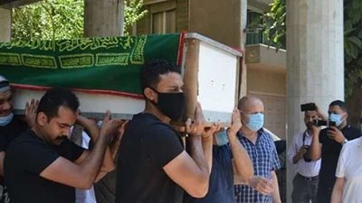 خروج جثمان المنتجة مي مسحال من منزلها بالمهندسين.. صور