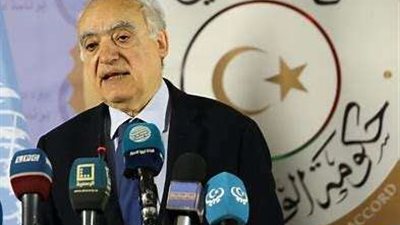 مبعوث الأمم المتحدة إلى ليبيا يلتقي برئيس الحكومة لحل الأزمة بين الأطراف المتنازلة