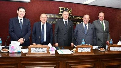 - وزير السياحة يستعرض العناوين الرئيسية لمسودة الاستراتيجية الوطنية