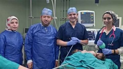 إجراء منظار حنجري وقصبة هوائية لطفلتين ملتصقتين بمستشفى الأطفال ببنها