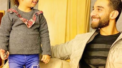 لاعبو الأهلي يساندون عمرو السولية بعد التنمر على نجلته