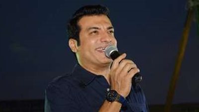 إيهاب توفيق ينتهي من تسجيل أحدث أغانيه