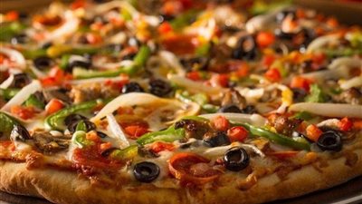 طريقة عمل بيتزا بالفراخ بأبسط الخطوات