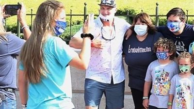 11 ألف إصابة جديدة بكورونا.. زحام على المدينة الموبوءة والت ديزني 