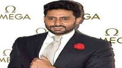 نجم بوليود أميتاب باتشان وابنه يدخلان المستشفى بعد إصابتهما بكورونا