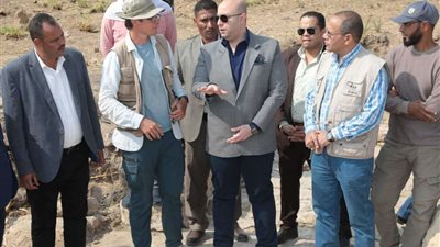 محافظ بني سويف يتفقد عمل البعثة المصرية الروسية للتنقيب عن معبد بطليموس الثاني