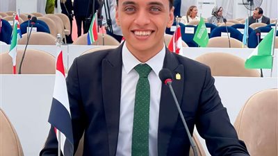 طالب بجنوب الوادي يشارك في نموذج المحاكاة الدولي لقمة المناخ COP27