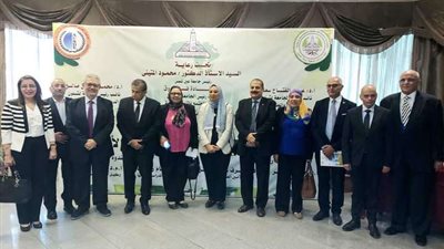 رئيس جامعة بنى سويف يسلم 51 لاب توب لطلاب كلية ذوى الاحتياجات الخاصة