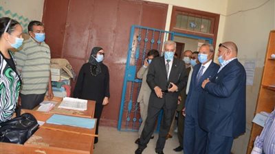 محافظ القليوبية يتفقد لجان امتحانات الثانوية العامة بقرى بنها