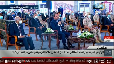 بالفيديو.. السيسي يستمع إلى قصيدة يلقيها أحد الأطفال في حي الأسمرات3