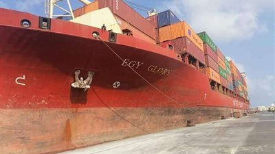 نشاط في حركة السفن وتسهيل دخول وتفريغ شحنات عربات القطار والمترو