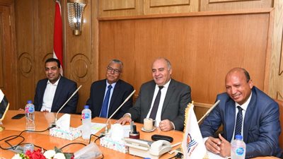 أشرف الداودي ويوسف الغرباوي يبحثان توصيل مرافق البنية التحتية لجامعة جنوب الوادي الأهلية