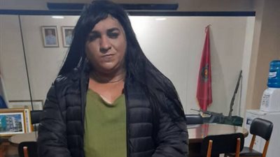 تنكر في زي امرأة.. سجين يتمكن من الهرب بطريقة كوميدية