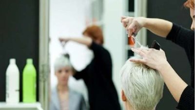 الاعتراف بالجميل.. رد فعل غير متوقع لزوج بعد وفاة شريكة حياته المصابة بالخرف