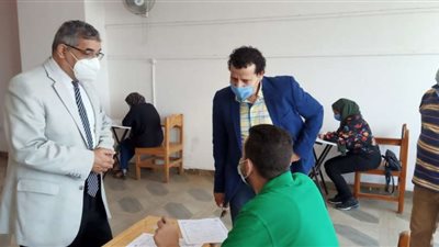 المغربي يتفقد امتحانات الفرق النهائية بكلية الفنون التطبيقية بجامعة بنها