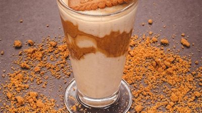 طريقة عمل ميلك شيك اللوتس في المنزل.. بـ 5 مكونات