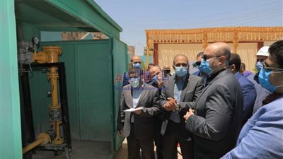 محافظ بني سويف يطلق شارة بدء توصيل الغاز الطبيعي لـ