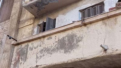تلفيات بـ3 سيارات في انهيار بلكونة شرفة عقار بلوران شرقي الإسكندرية