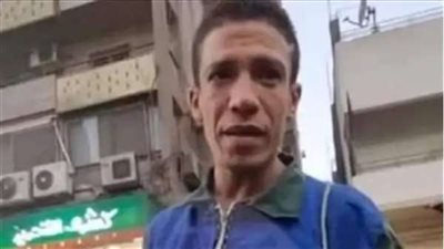 عنده مدير أعمال ويظهر بالقنوات بمقابل.. مفاجأة عن عامل 