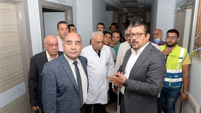 رئيس جامعة المنصورة يتفقد تجهيزات مبنى الكبد الجديد