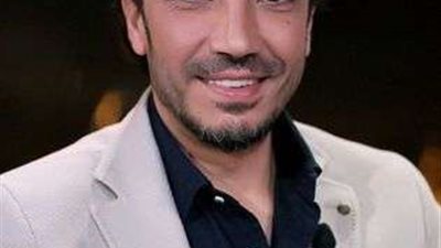 طارق لطفي يحتفل بجائزته من مهرجان الفضائيات العربية