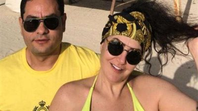 بالمايوه.. غادة عبد الرازق تثير الجدل برفقة زوجها الـ12