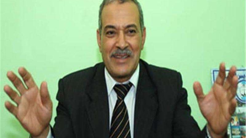 الدكتور عبد العزيز