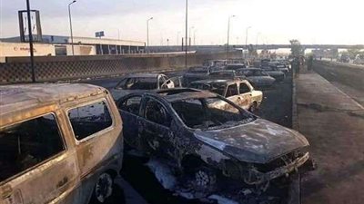 شاهد.. تفحم السيارات في انفجار خط بترول الطريق الصحراوي