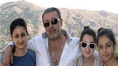 3 فتيات يتخلصن من والدهم بـ 30 طنعة بسبب انتهاكهن جنسيًا