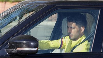 سواريز: أتفهم رغبة برشلونة في التعاقد مع مهاجم جديد ولن أثير مشاكل