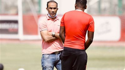 عبد الحفيظ يعقد جلسة مع أجايي في المران الصباحي