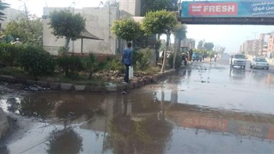 شلل مروري بالطريق الزراعي بسبب كسر ماسورة مياه بطوخ