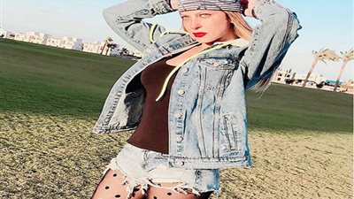 ريم مصطفى تثير الجدل في أحدث ظهور لها من غرفة نومها