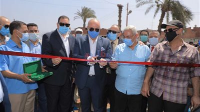 محافظ بني سويف يطلق شارة بدء تشغيل الصرف الصحي بـ