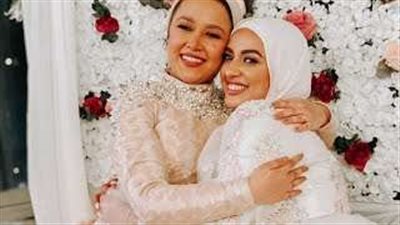 بطوط نصر تفاجأ نادية الخولي بحضور حفل زفافها