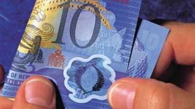الـ 10 جنيهات البلاستيكية.. تعرف على أهمية الخامة المستخدمة في الطباعة بدلا من الورقية