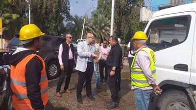 محافظ بني سويف يتابع ميدانياً أعمال رفع مياه ومخلفات الأمطار من الشوارع