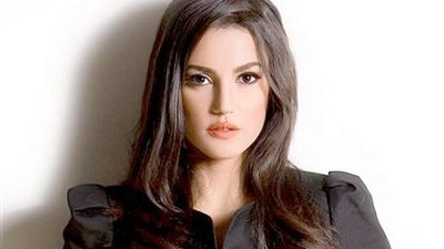 بفستان أسود .. دره تبهر متابعيها فى أحدث ظهور لها