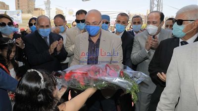 محافظ بني سويف يفتتح معرض
