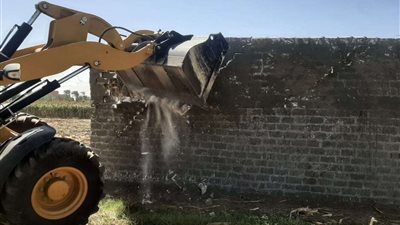 إزالة 198حالة تعدي على أملاك الدولة و الأراضي الزراعية والبناء المخالف بسوهاج