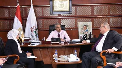 وزير القوى العاملة يلتقى سفير مصر في البرتغال للتنسيق في ملفات العمل