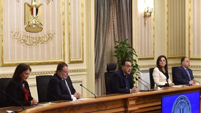 حسن عبدالله: سيتم تحديد قيمة الجنيه المصري مقابل العملات الأجنبية