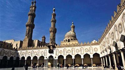 الأزهر  يقدم العزاء في وفاة أسرة بأكملها في حادث مروع بطريق جمصة