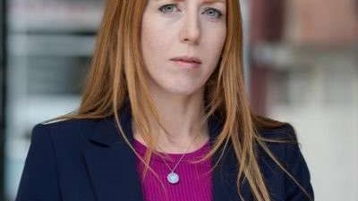 الحكومة البريطانية تعلن عن استعدادها لتلقى عروض لاستضافة المهاجرين في المنازل الخاصة