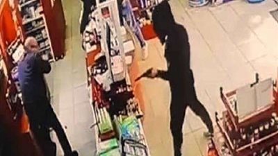 بالفيديو.. سطو مسلح على أحد أسواق الخضار بالأردن