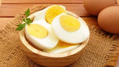 لهذا السبب.. خطورة إضافة الحليب إلى البيض المخفوق