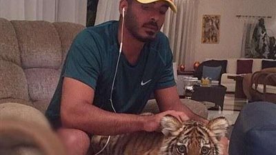 فضائح كبرى تكشف الحياة التي عاشها شقيق أمير قطر في أمريكا.. صور